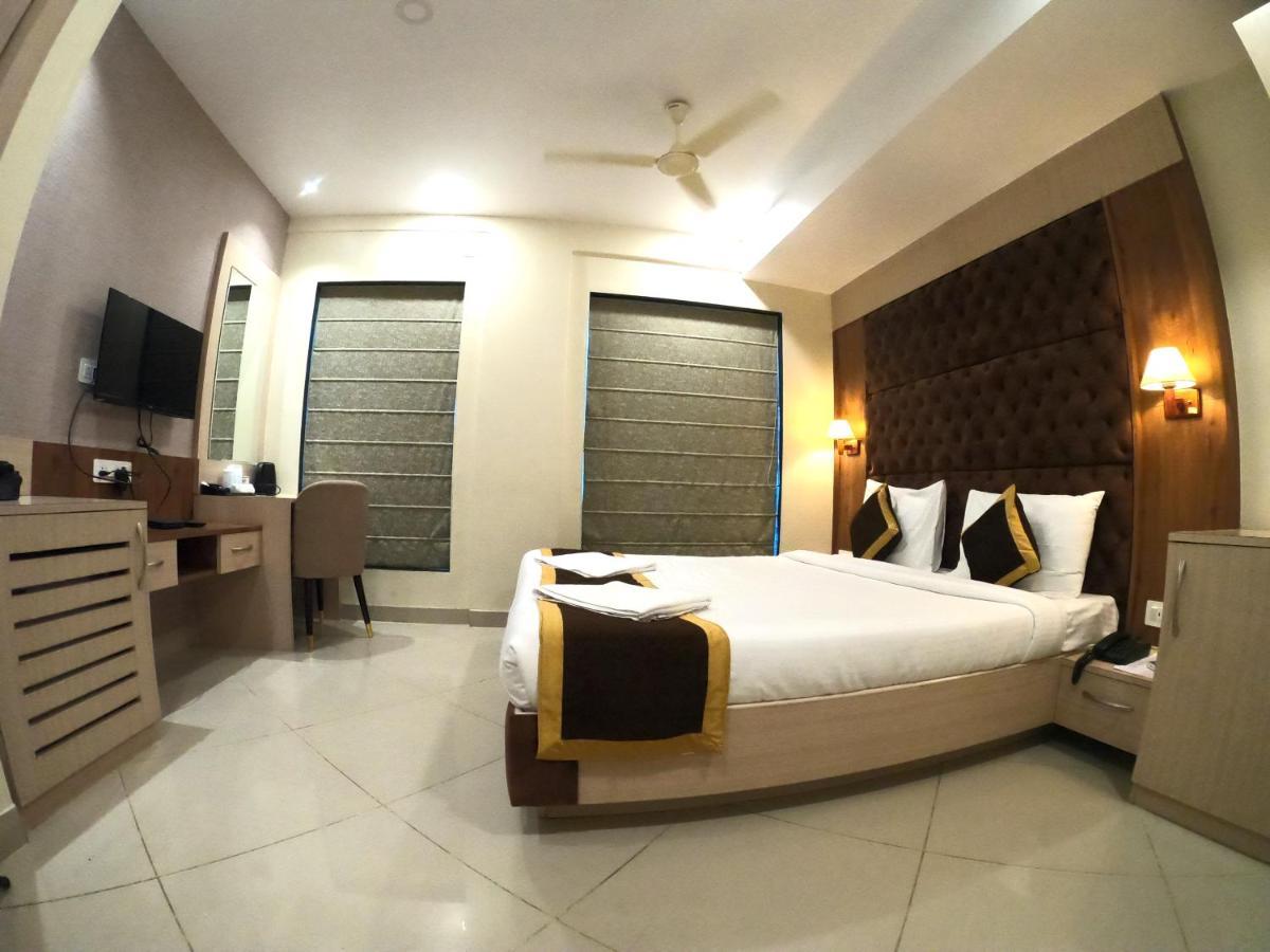 The Panash - Hotel & Banquet Колката Екстер'єр фото